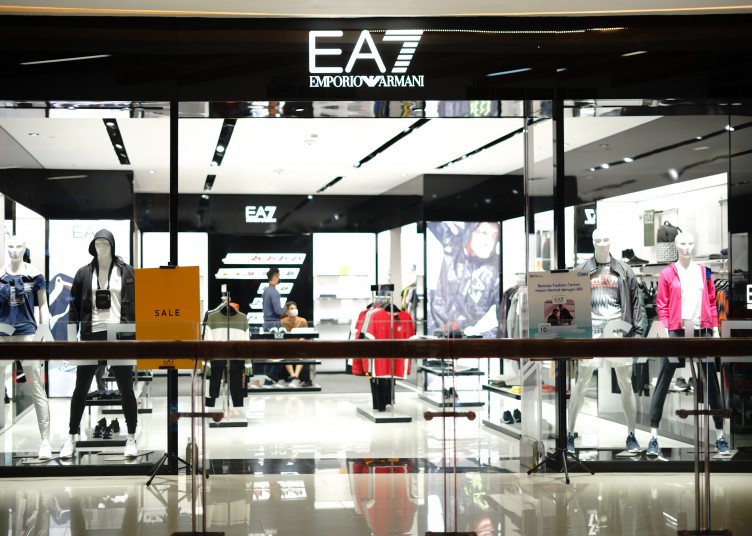 Ea7 store shop